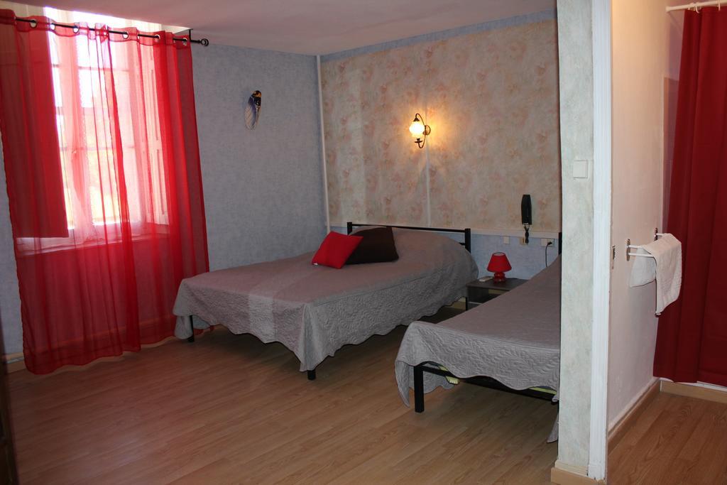 Hotel Restaurant La Camargue Salin-de-Giraud Room photo